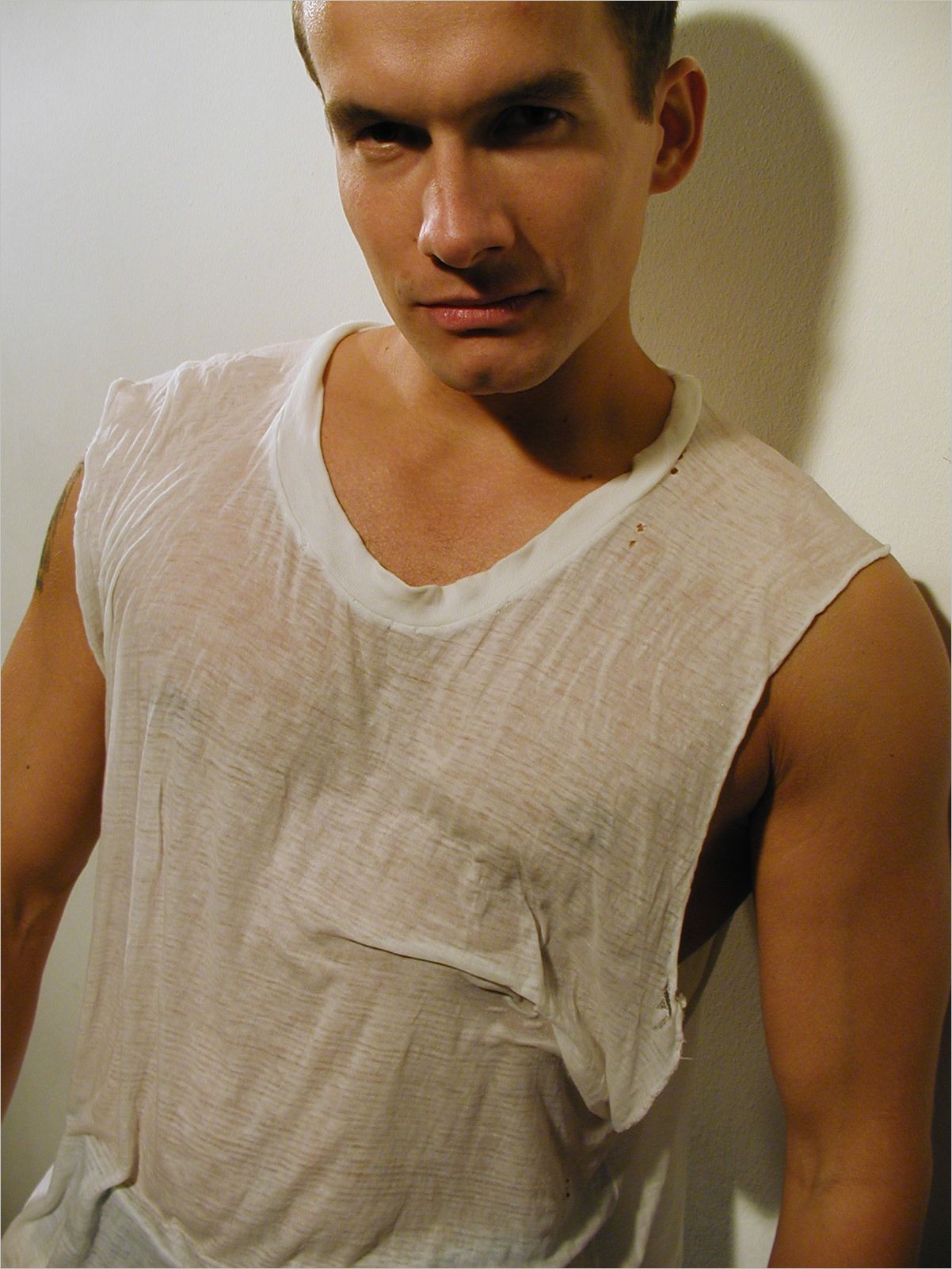 Lep, Visok, Savršeno građen