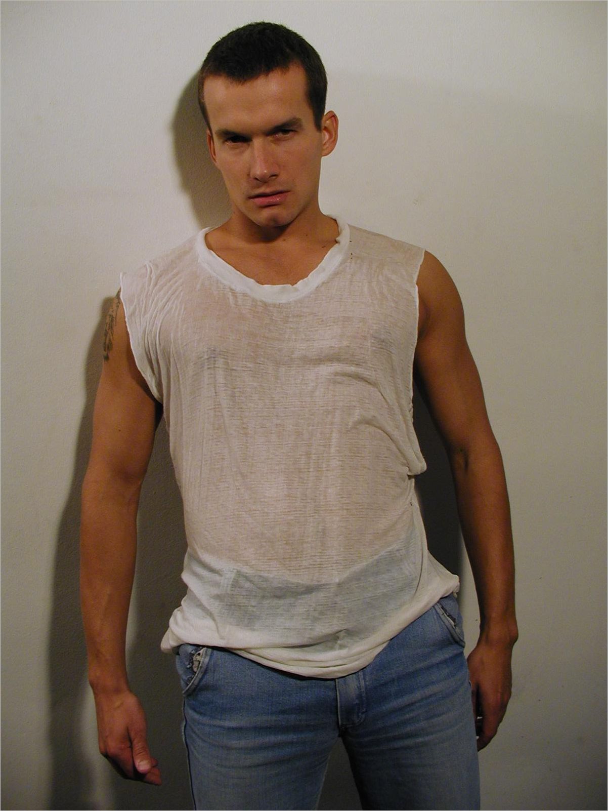 Lep, Visok, Savršeno građen