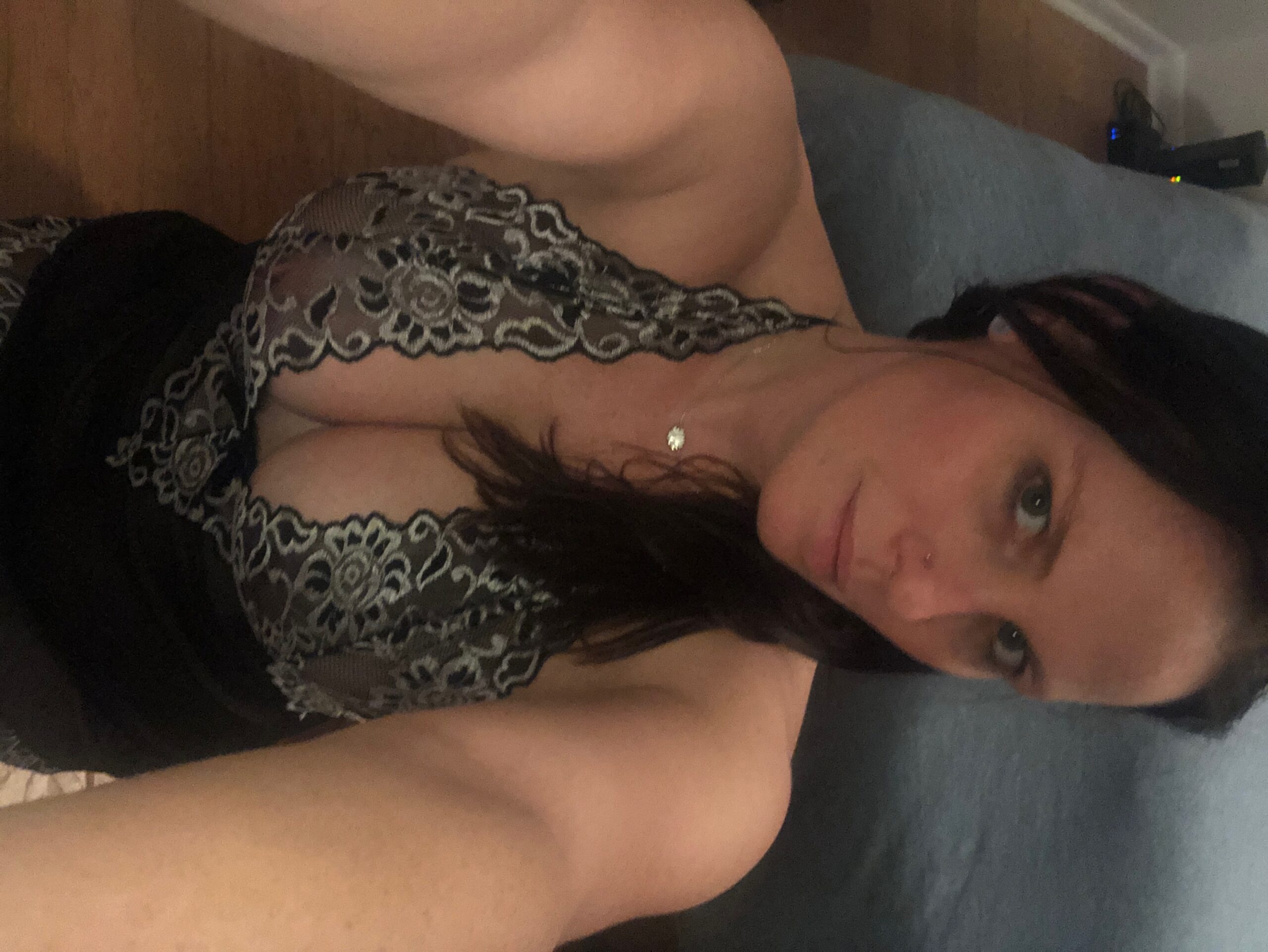 Zgodna ljubiteljka automobila