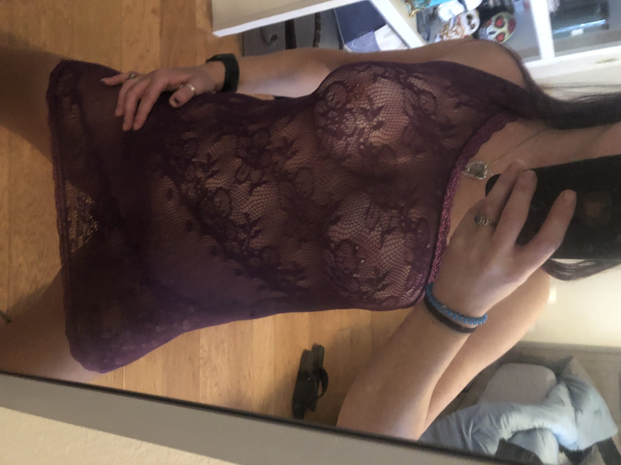 Zgodna ljubiteljka automobila