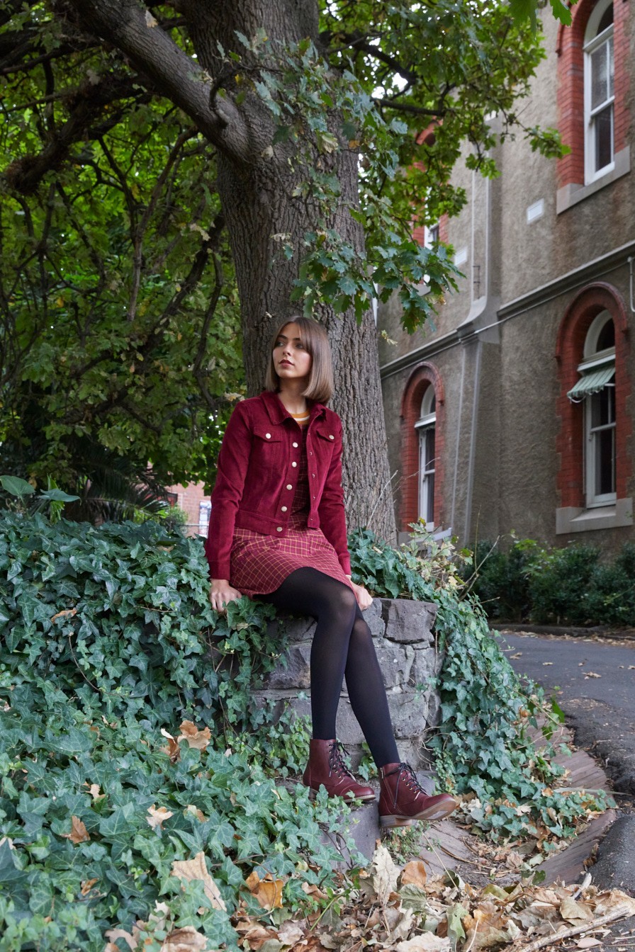 Leonora retro devojka