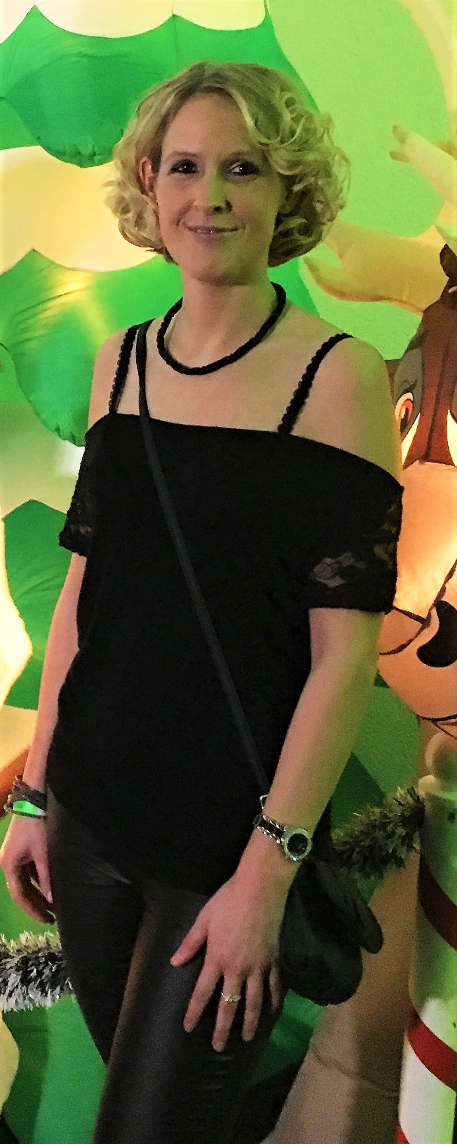 Starija žena željna svega