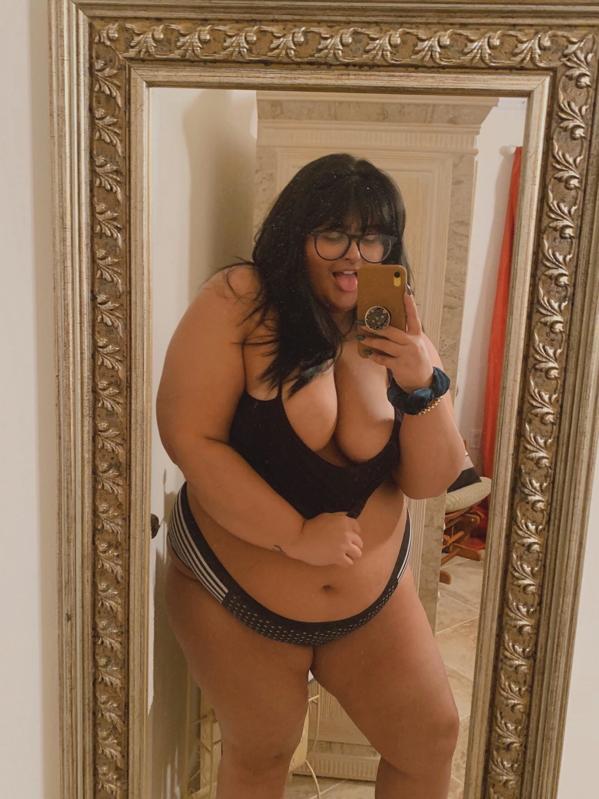 Velika duhovita crnka