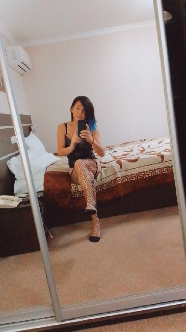 Atraktivna i realna Shemale, nazovi!