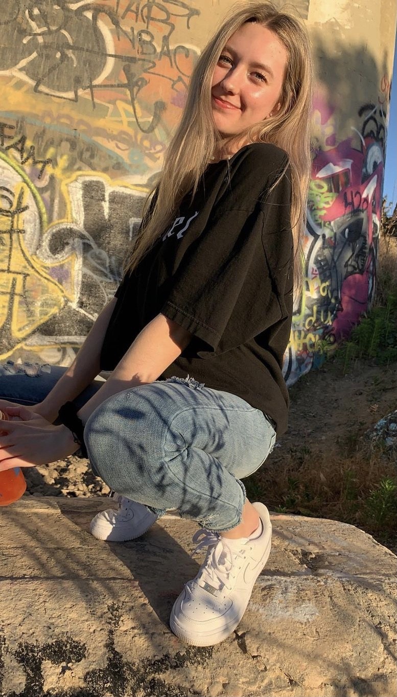 Sama sebi nedovoljna