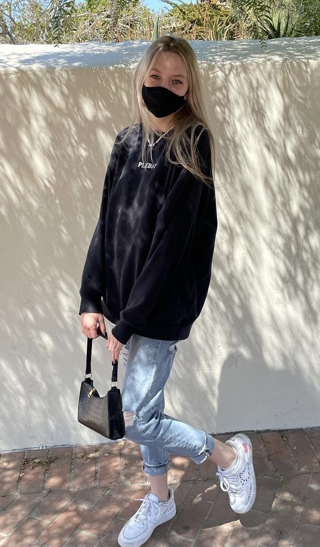 Sama sebi nedovoljna