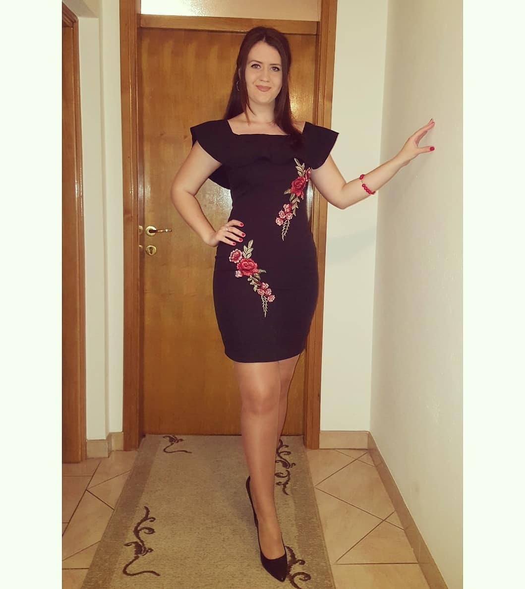 Skromna devojka bez iskustva