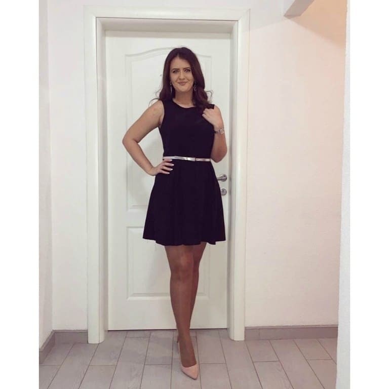 Skromna devojka bez iskustva