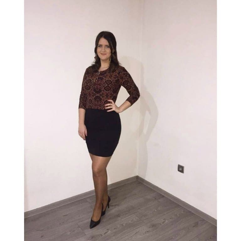 Skromna devojka bez iskustva