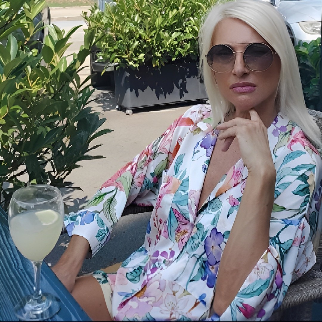 Delujem hladno ali lako me je osvojiti