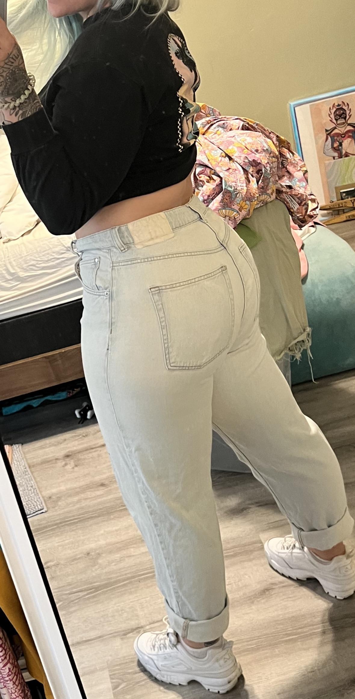 Obozavam da sisam gutam lizem