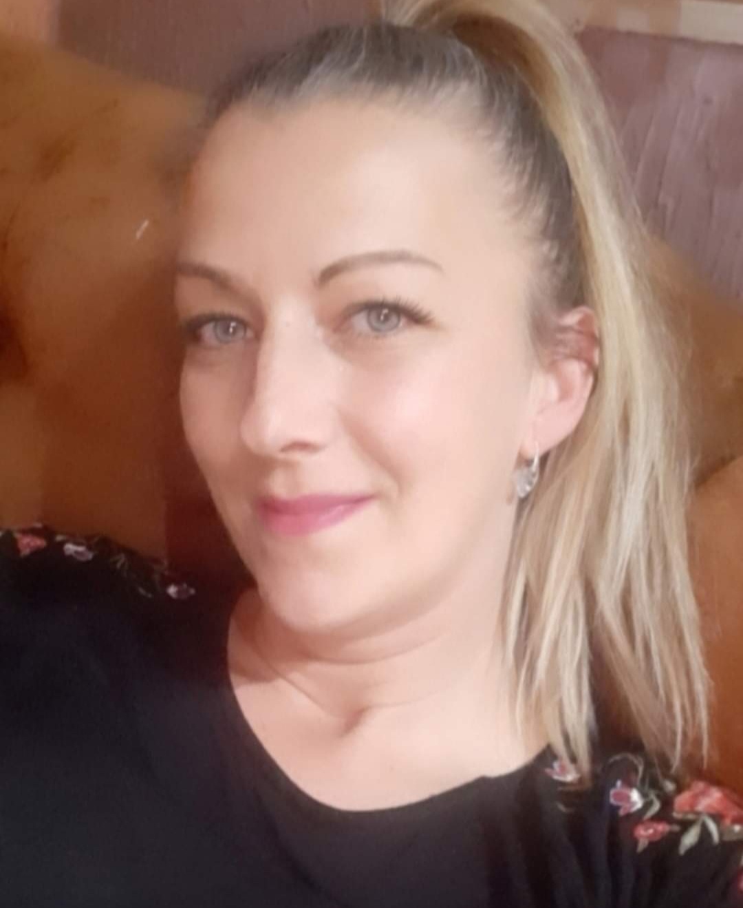 Zovi kad hoces, samo tvrdi muskarci.