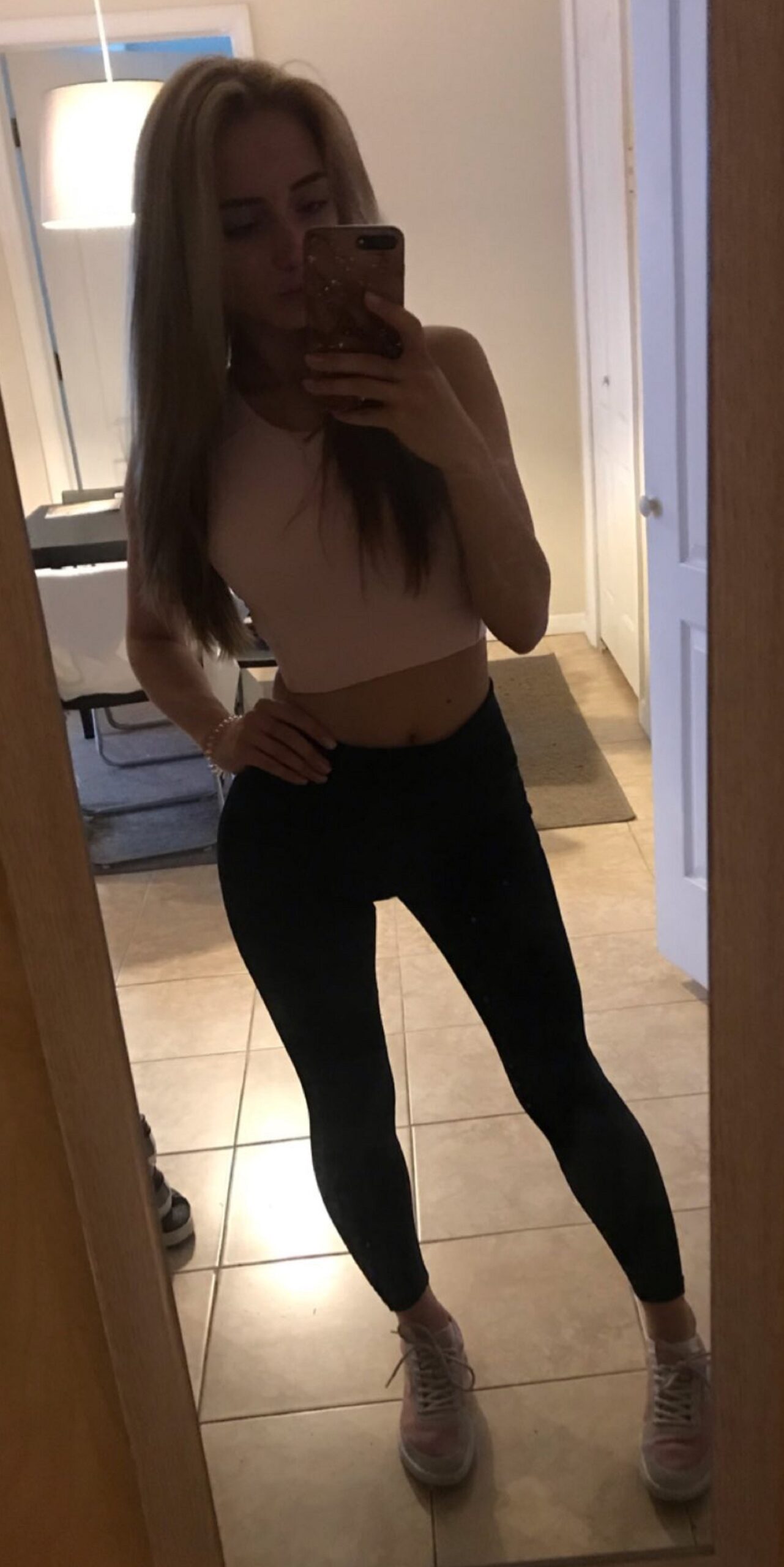 lijepa djevojka traži bogatog dečka