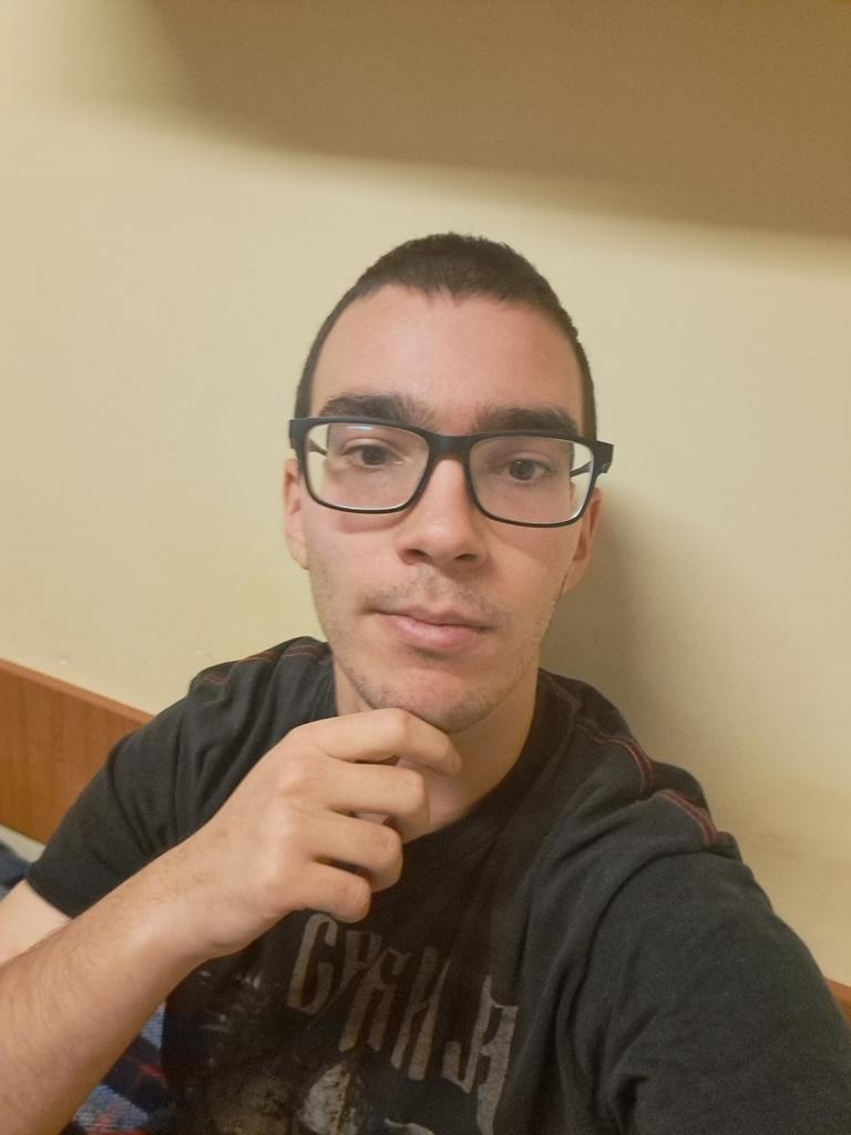 Student traži devojku za prvu vezu