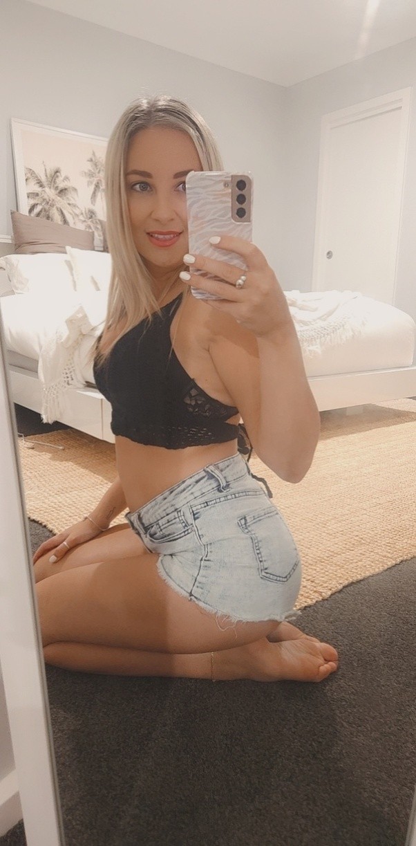 gledaj me u oči a ne u prsten