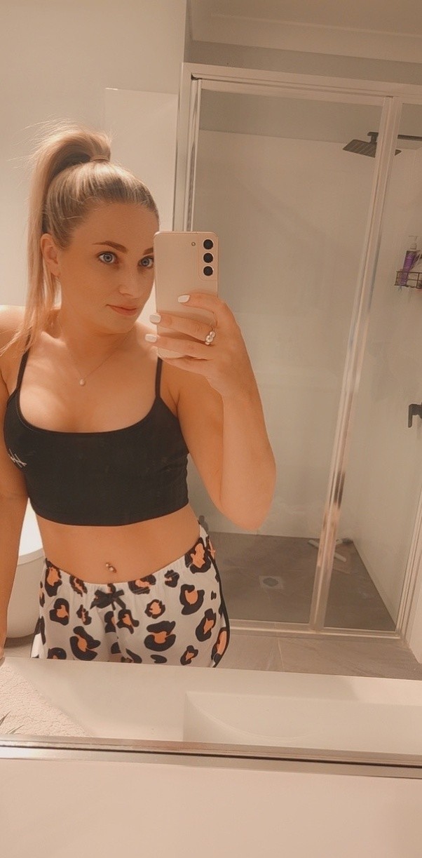 gledaj me u oči a ne u prsten