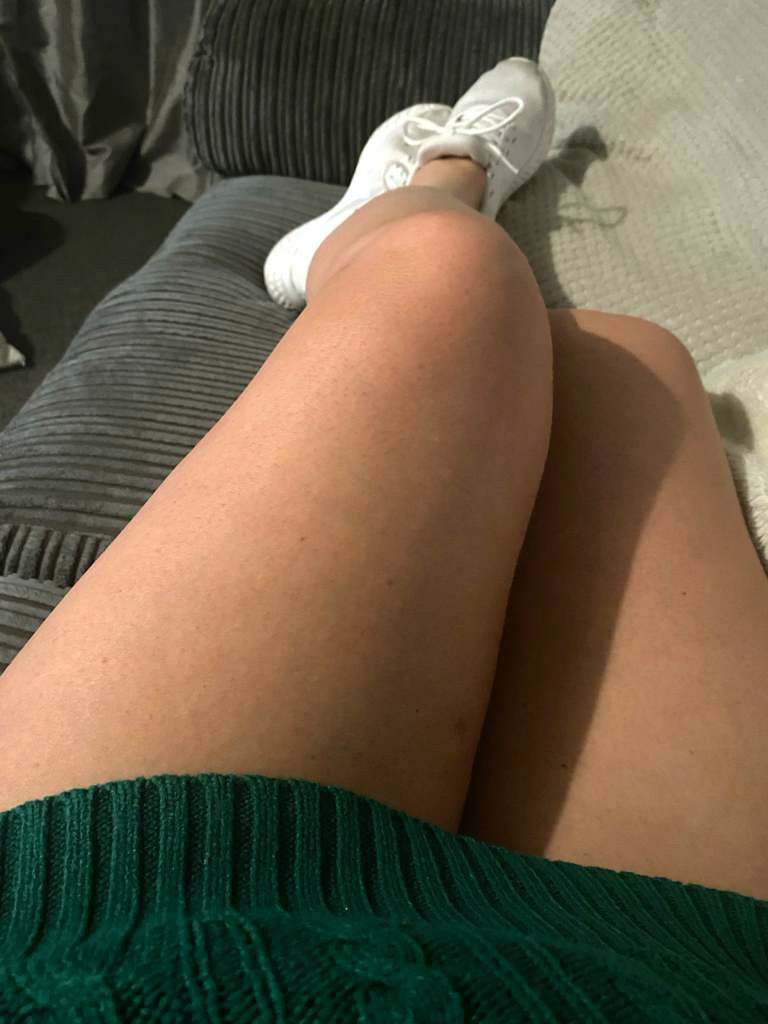 Dodirni mi kolena…