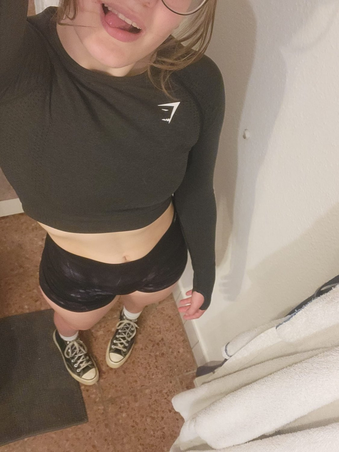 Nela, 25